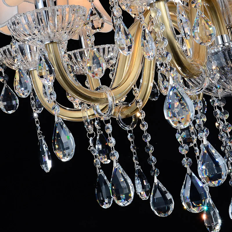 Lustre baroque en cristal avec éléments modernes pour éclairage raffiné