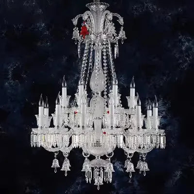 Lustre baroque en cristal avec éclairage transparent et design raffiné.