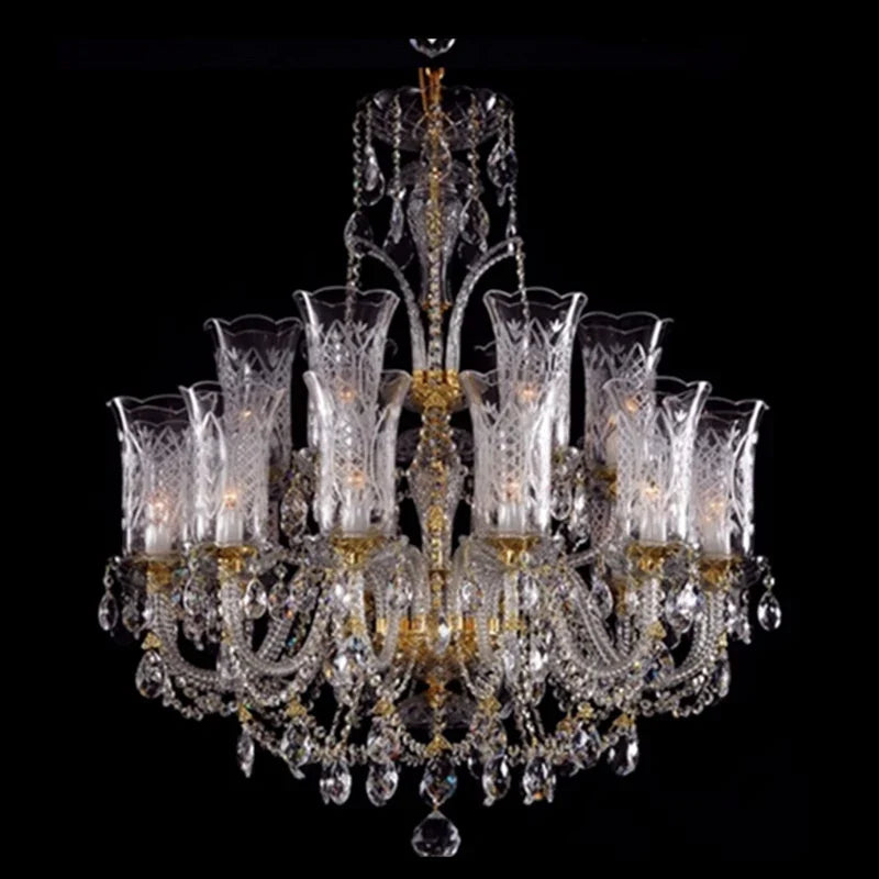 Lustre baroque en cristal avec éclairage en spirale pour halls majestueux.