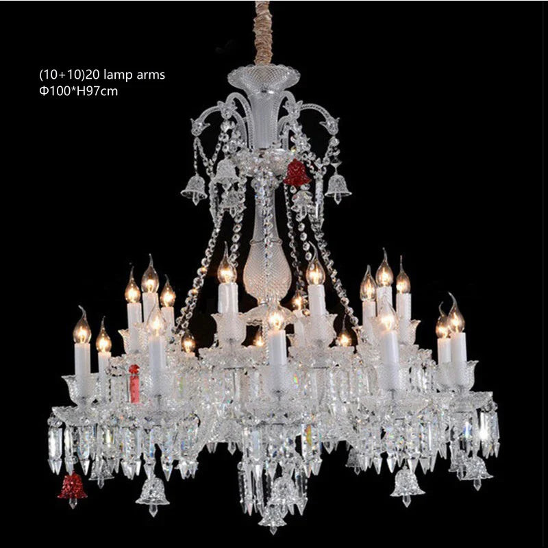 Lustre baroque en cristal avec éclairage transparent et design raffiné.