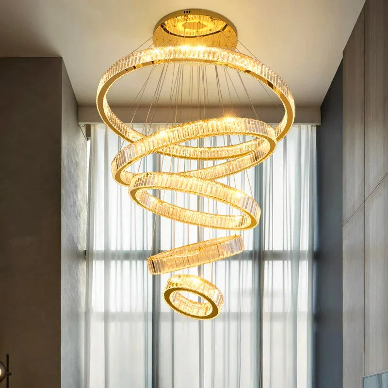 Lustre suspendu en cristal avec éléments décoratifs modernes en maison
