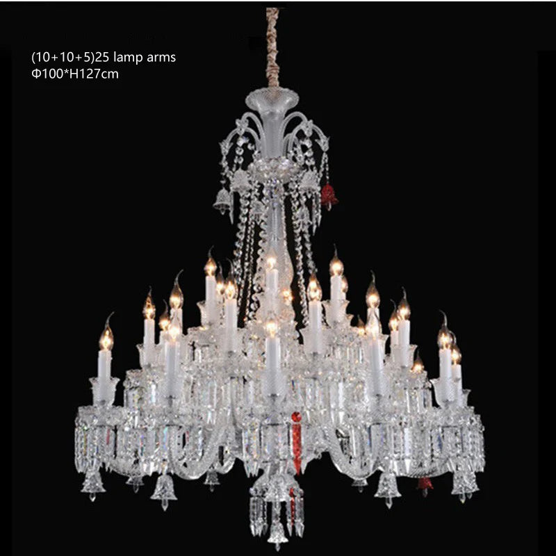 Lustre baroque en cristal avec éclairage transparent et design raffiné.